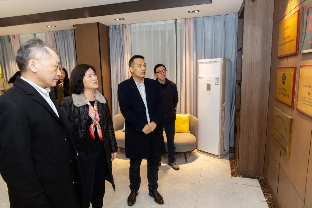 365上市公司(英国)集团