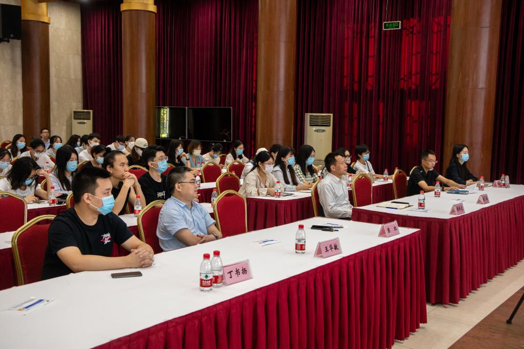 365上市公司(英国)集团